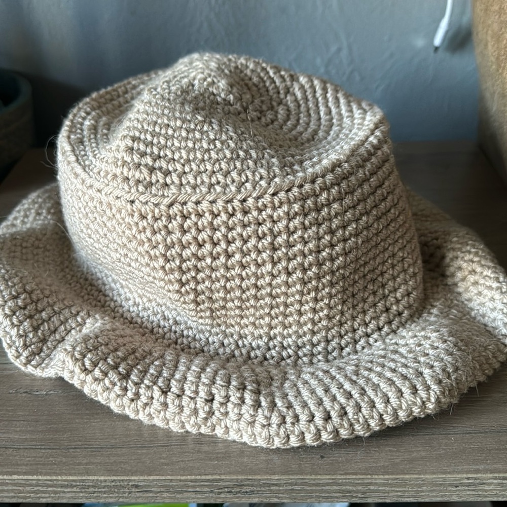 Crochet bucket hat - Picture 1 of 4